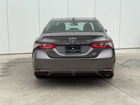 Used 2022 Toyota Camry SE image 8