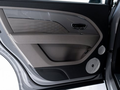 Certified 2024 Bentley Bentayga Extended Wheelbase image 22