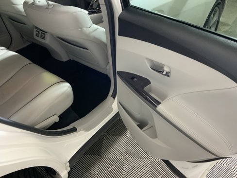Used 2015 Toyota Venza XLE image 34