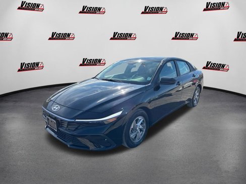 Certified 2024 Hyundai Elantra SE image 1