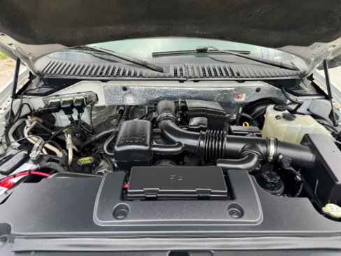 Used 2010 Ford Expedition EL Eddie Bauer image 8