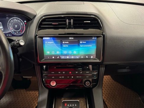 Used 2019 Jaguar F-PACE S image 17