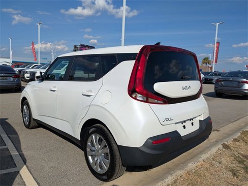 Used 2022 Kia Soul LX image 4