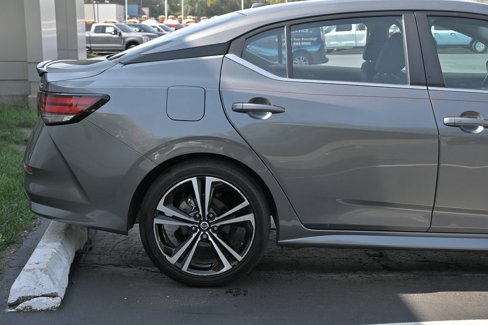 Used 2022 Nissan Sentra SR w/ Electronics Package image 9