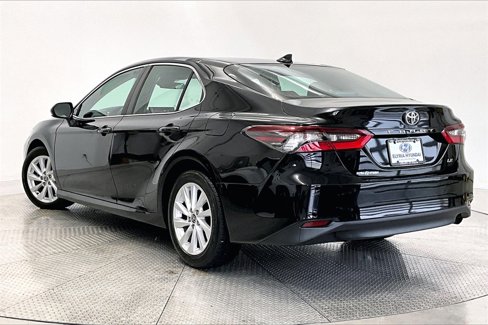 Used 2022 Toyota Camry LE image 12