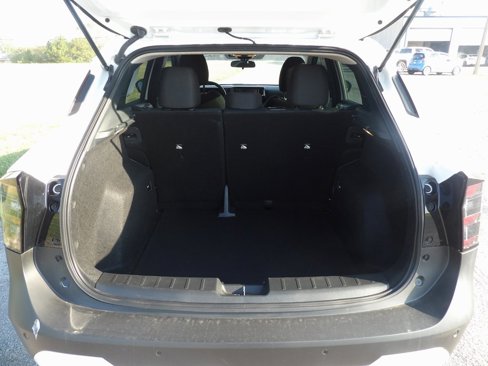 Used 2025 Nissan Kicks S image 8