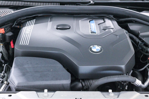 Certified 2022 BMW 330e w/ Convenience Package image 30