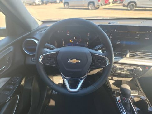 New 2025 Chevrolet Trax LT image 17