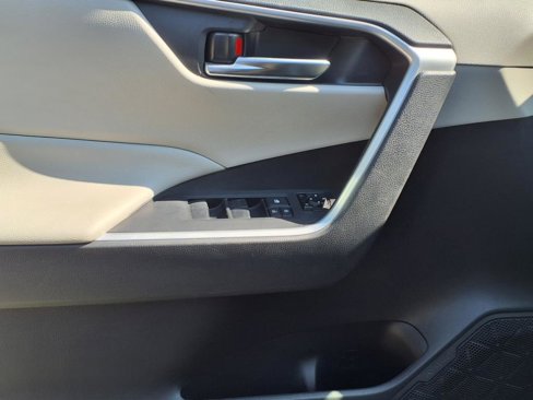 Used 2019 Toyota RAV4 XLE image 14