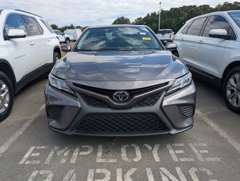 Used 2020 Toyota Camry SE image 2