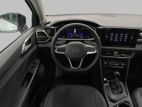 New 2025 Volkswagen Taos SE image 4