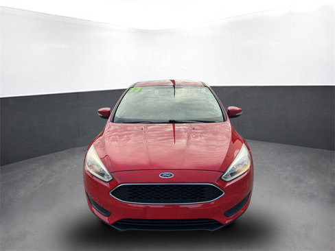 Used 2017 Ford Focus SE w/ Cold Weather Package image 9