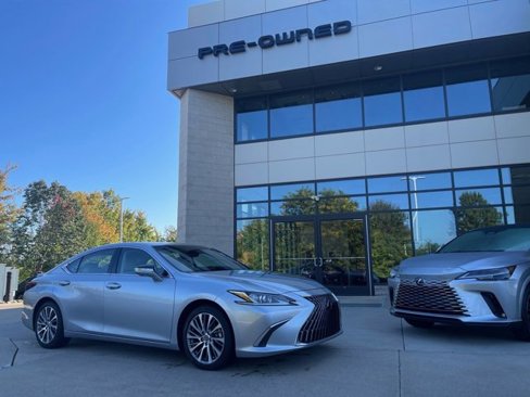 Certified 2024 Lexus ES 300h w/ Luxury Package image 1