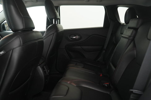 Used 2019 Jeep Cherokee Trailhawk w/ Cold Weather Group image 17