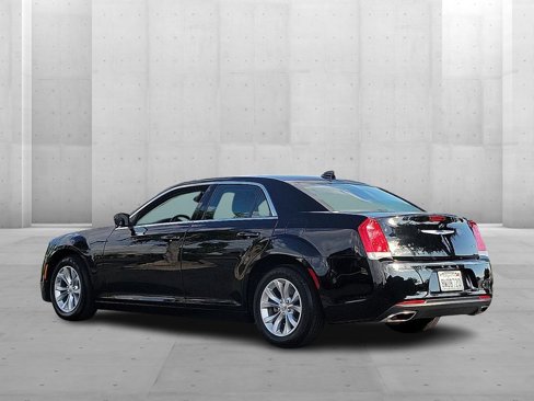 Used 2021 Chrysler 300 Touring image 2