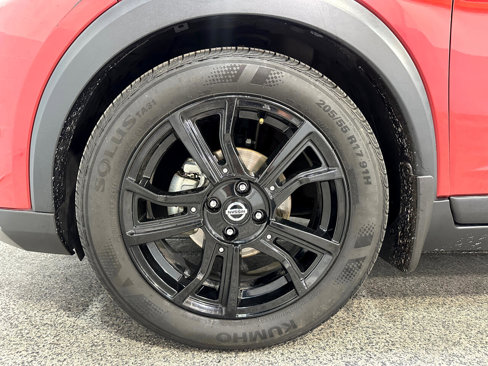Used 2020 Nissan Kicks SR w/ Exterior Package image 60