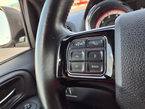 Used 2019 Dodge Grand Caravan SE image 12
