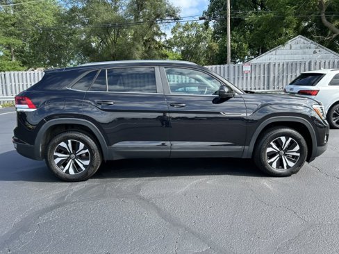 Used 2024 Volkswagen Atlas Cross Sport SE image 8