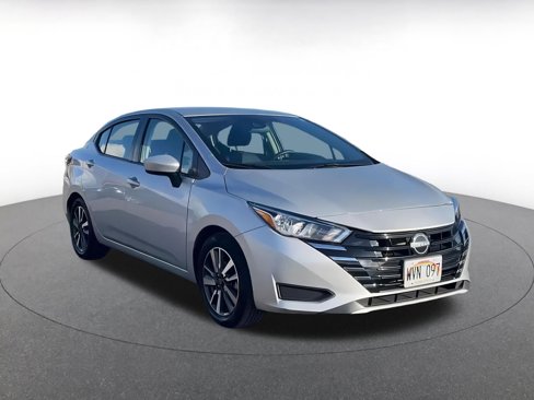 Used 2023 Nissan Versa SV image 3