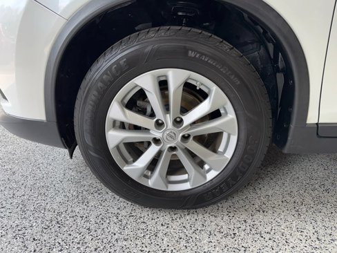 Used 2015 Nissan Rogue SV image 16