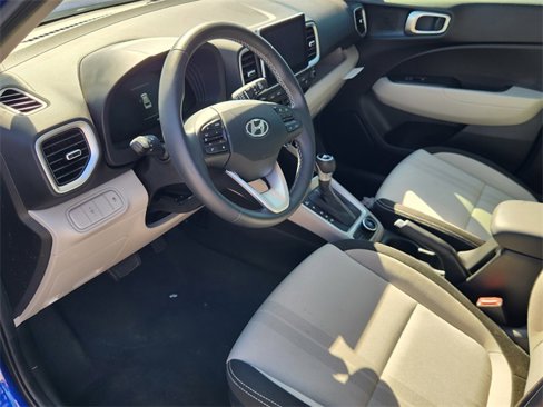 Used 2025 Hyundai Venue SEL image 8