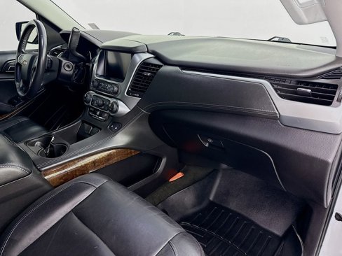 Used 2017 Chevrolet Suburban LT image 31