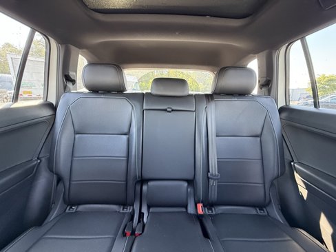 Used 2021 Volkswagen Tiguan SE R-Line image 27