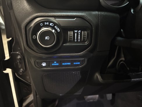 Used 2022 Jeep Wrangler Unlimited Sahara image 16