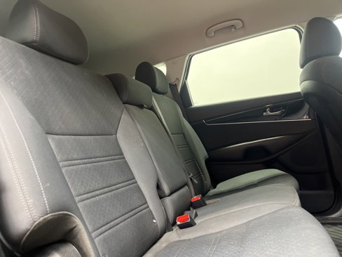 Used 2019 Kia Sorento S image 23