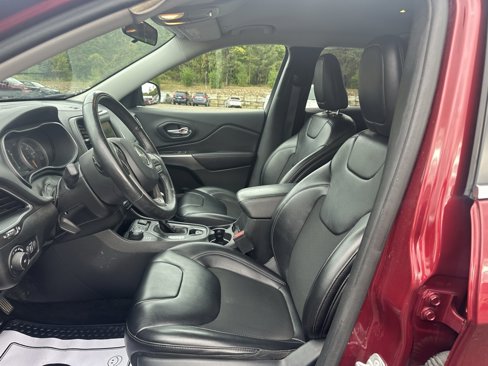 Used 2019 Jeep Cherokee Latitude Plus w/ Cold Weather Group image 10