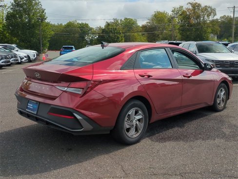 Certified 2024 Hyundai Elantra SE image 3