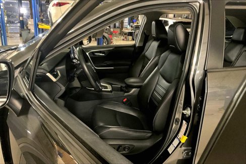 Used 2022 Toyota RAV4 XLE Premium image 7
