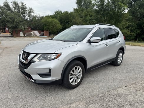 Used 2020 Nissan Rogue SV image 3