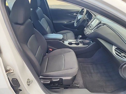 Used 2017 Chevrolet Malibu LT image 62