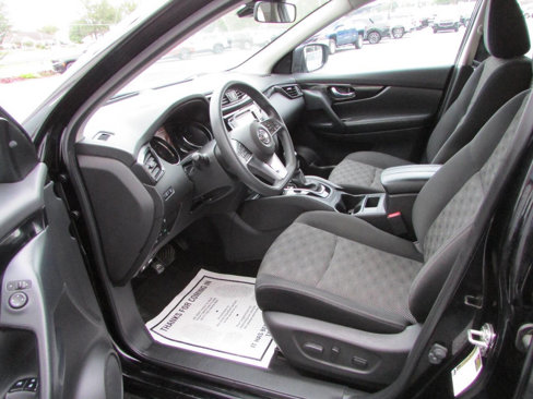 Used 2020 Nissan Rogue Sport SV image 6