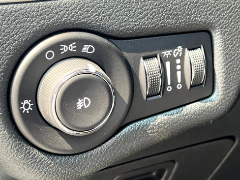 Used 2014 Jeep Cherokee Latitude w/ Cold Weather Group image 17