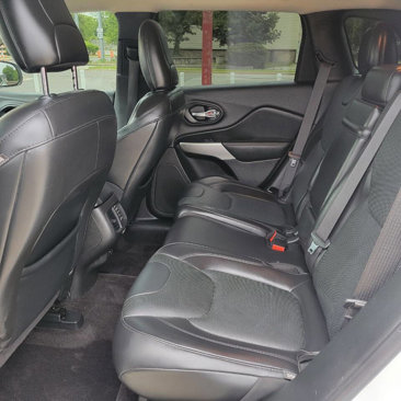 Used 2017 Jeep Cherokee Overland image 11