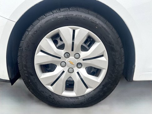 Used 2015 Chevrolet Cruze LS image 28