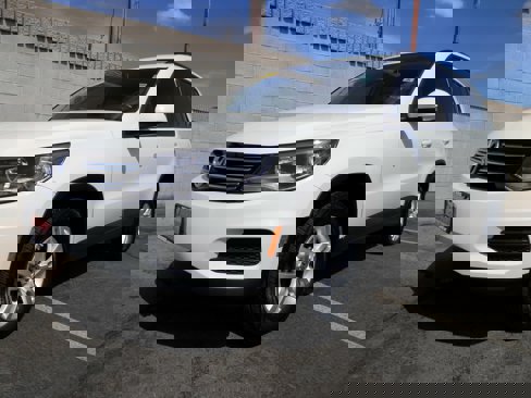 Used 2017 Volkswagen Tiguan S image 1