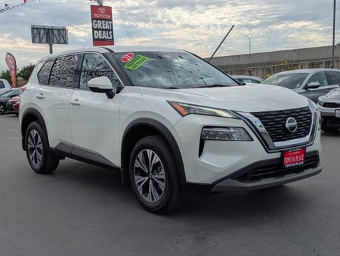 Used 2021 Nissan Rogue SV image 3