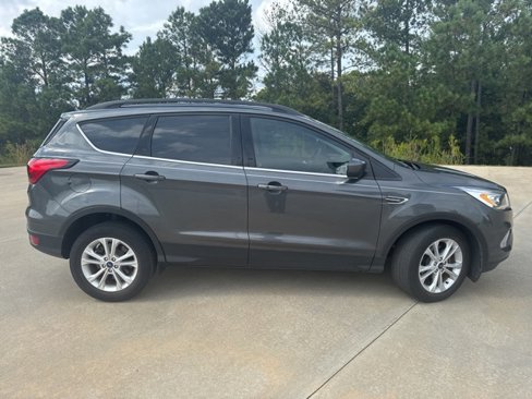 Used 2019 Ford Escape SEL image 2