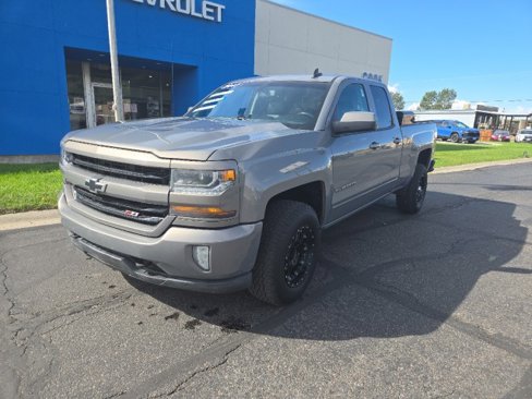Used 2017 Chevrolet Silverado 1500 LT w/ All Star Edition image 3
