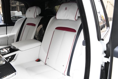 Used 2024 Rolls-Royce Cullinan Black Badge image 12