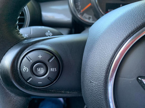 Used 2015 MINI Cooper 4-Door Hardtop image 28