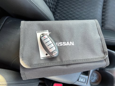 Used 2018 Nissan Rogue SV w/ Premium Package image 38