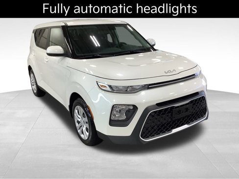 Used 2022 Kia Soul LX image 3