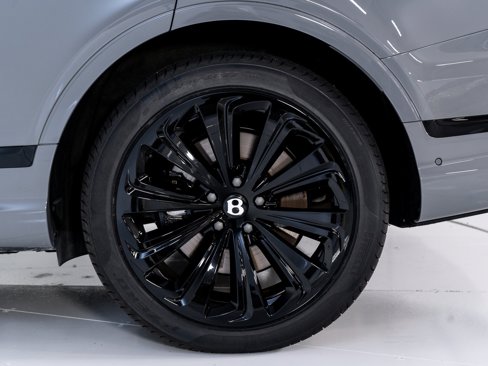 Certified 2024 Bentley Bentayga Extended Wheelbase image 43