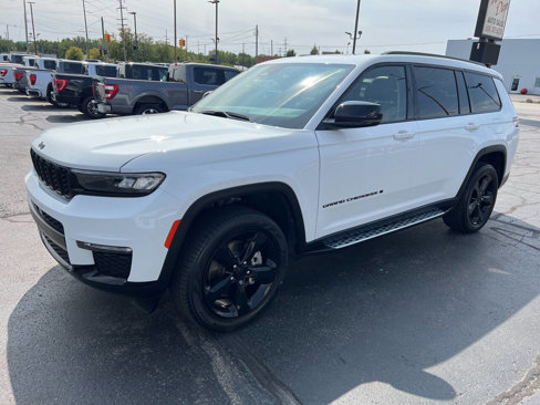 Used 2023 Jeep Grand Cherokee L Limited w/ Black Appearance Package image 5