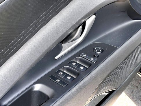 New 2025 Hyundai Elantra SE image 13