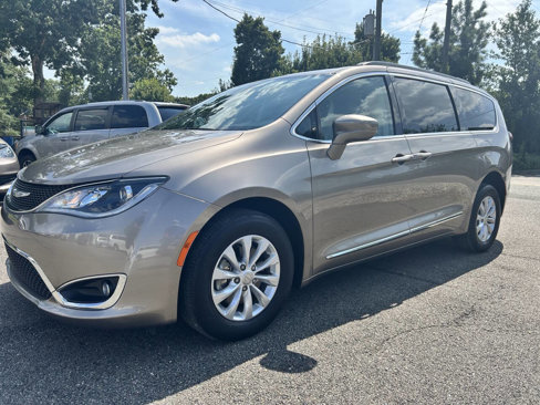 Used 2017 Chrysler Pacifica Touring-L image 9